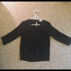 Black Top w/ Flower Embroidery 🖤